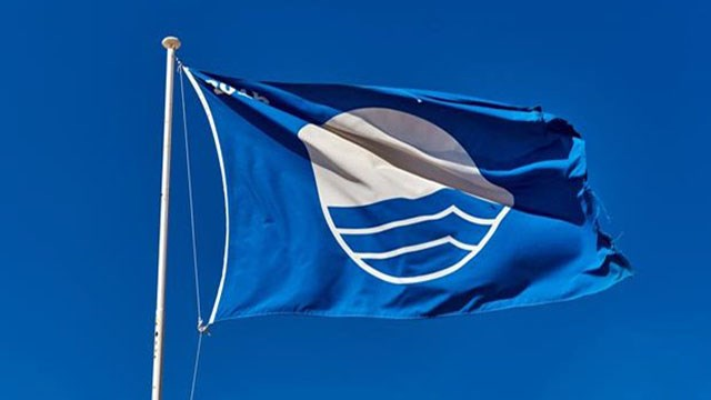 Οι «Γαλάζιες Σημαίες» επέστρεψαν στις ακτές του Δήμου Δίου-Ολύμπου