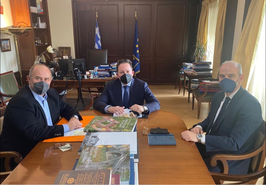 Συνάντηση του αναπληρωτή Υπουργού Εσωτερικών Στέλιου Πέτσα με τον Δήμαρχο Δίου-Ολύμπου Βαγγέλη Γερολιόλιο και τον Βουλευτή Πιερίας Φώντα Μπαραλιάκο