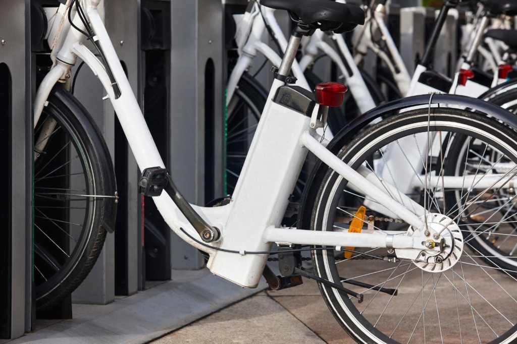 Κοινόχρηστα ηλεκτρικά ποδήλατα και σημεία φόρτισης θα αποκτήσει ο Δήμος Δίου-Ολύμπου μετά από χρηματοδότηση 317.919 ευρώ