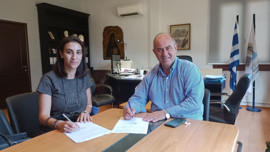 Υπογραφή σύμβασης για προμήθεια αστικού εξοπλισμού (κιόσκια)